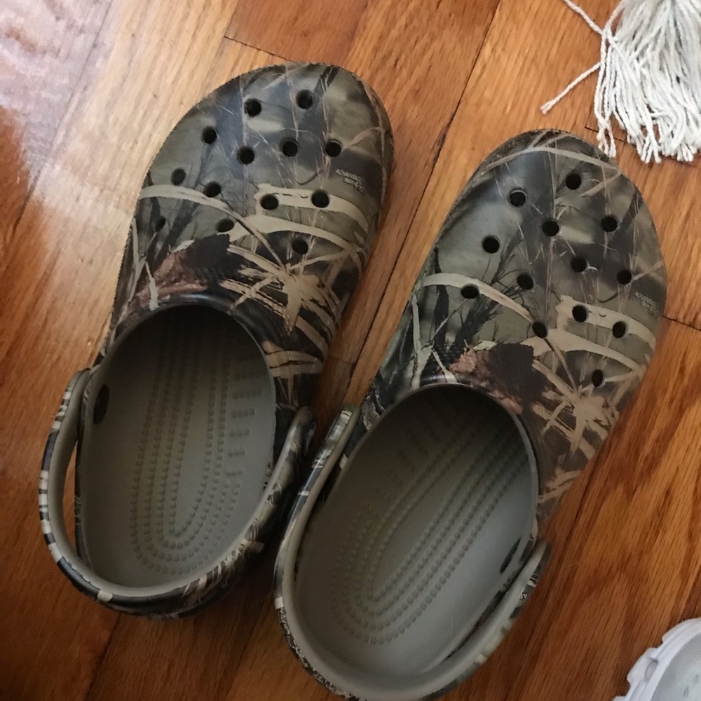 Unisex camo crocs *BRAND NEW*